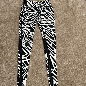 Nike black and white leggings